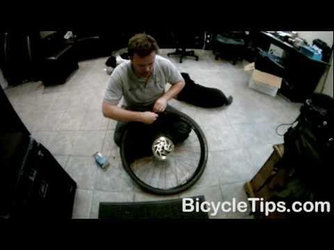 Video: Changing the tube on a bike tire